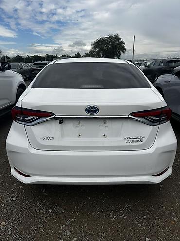 210 cdi: Toyota Corolla: 2021 г., Гибрид, Седан — 2