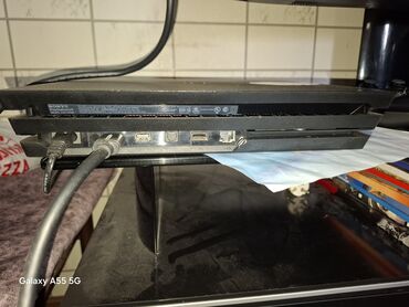 playstation 4: Playstation 4 pro ela veziyyetdedir cox az istifade olunub hec bir