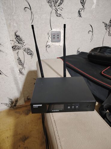 Səsgücləndiricilər, qulaqlıqlar və mikrofonlar: Shure QLXD4 simsiz mikrofon qəbuledicisi - Model: QLXD4 (Q51 — 2