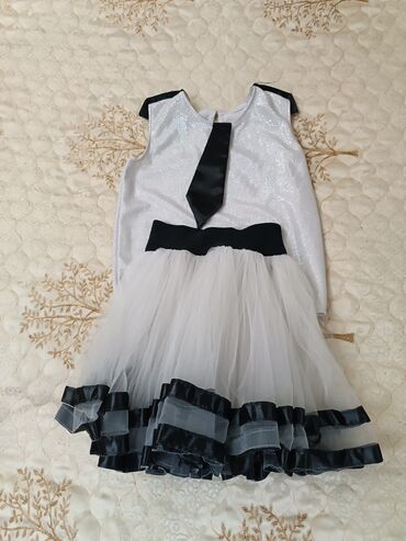 детский платье: Детское платье, цвет - Белый, Б/у