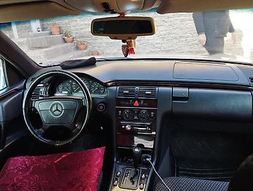 mercedes e 200: Mercedes-Benz E 200: 2.5 l | 1997 il Sedan — 4