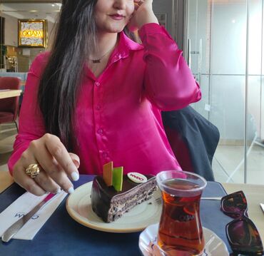 Tortlar: Çəhrayı köynək satılır, 1 dəfə geyinilib, saten parçadı. 10 m M ölçü