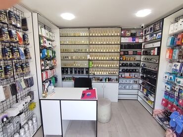 xacmaz mebel: Telefon aksesuarları və ətir vitrinləri