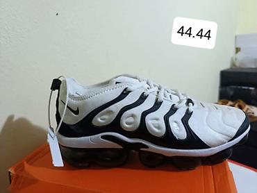 Patike: 2850 din — 19