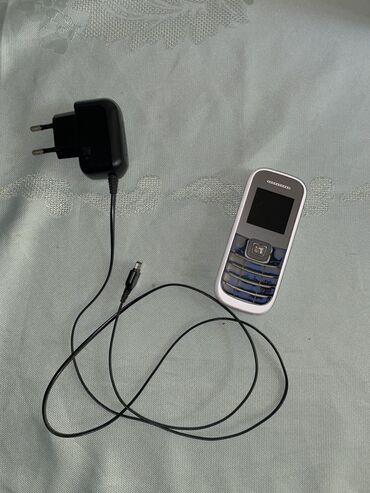 samsung duymeli telefonlar: Samsung GT-E1210, < 2 GB Memory Capacity, rəng - Ağ, Düyməli