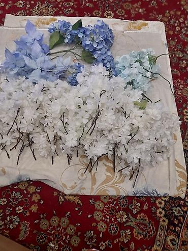 goy su: Süni dekorativ güllər dəsti - Rəng palitrası: ağ, açıq mavi, göy və — 5