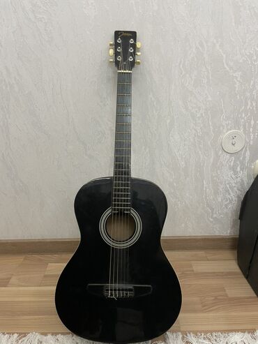 купить струны на классическую гитару: Продаю гитару . Состояние отличное . Чехол имеется вставлены новые