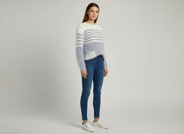 kapcie na drutach z prostokąta: Women`s sweater, size S