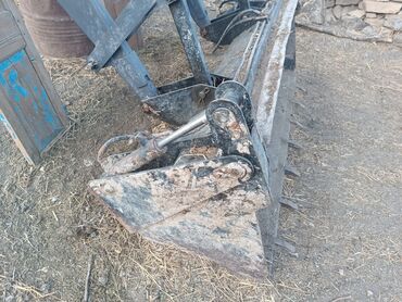 Digər kənd təssərüfat avadanlığı: 892 traktor üçündü. problemi yoxduu. reyal alıçıya. güclü — 9