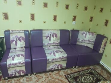Kreslolar: Künc divan, Açılmayan, Bazasız, Süni dəri, Çatdırılma yoxdur