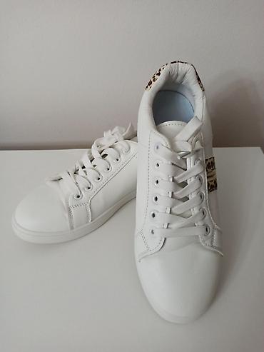 zenski top za trening: Bele ženske patike sa leopard detaljima - Kao nove (Vel. 38) Prelepe — 8