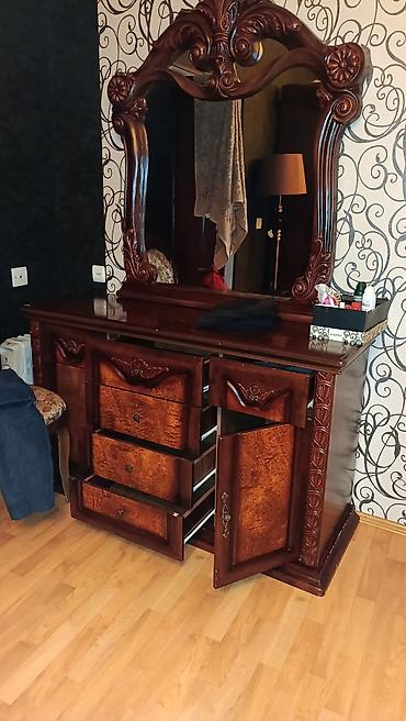 Aşağı yeri var. Klassik üslubda tam yataq otağı dəsti Tərkibi: -