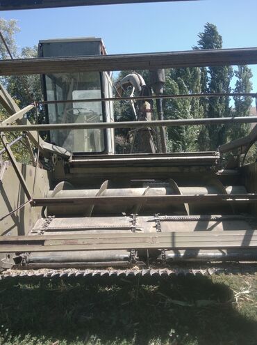 Зерновые жатки: Продается силосный Камбайын собой имеется две жатки .один силосный — 4