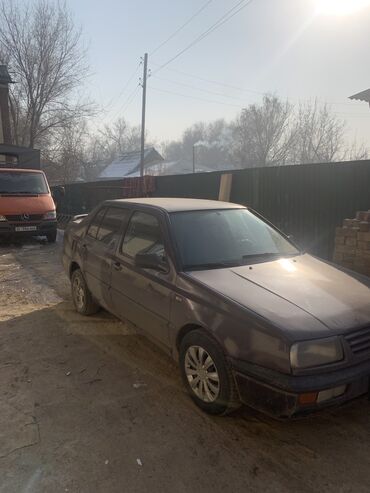 куплю машину volkswagen: Volkswagen Vento: 1992 г., 1.8 л, Механика, Бензин, Седан