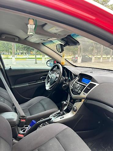 Chevrolet: Chevrolet Cruze sedan - Korpus: 4 qapılı sedan, qırmızı rəng, qara — 2