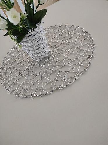 sat 1800: Dekoracija za stoce,srebrna boja,35cm precnika,novo — 2