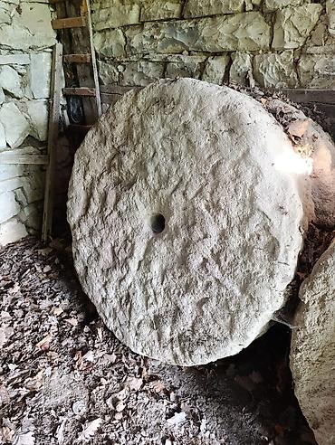 qefes type 1: Məhsul: Təbii daş dəyirman daşları (çəkiclə yonulmuş, mərkəzində ox — 4