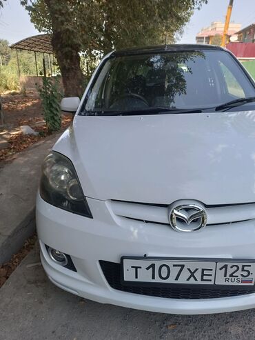 авто машина лабо срочно продаю: Хэтчбек Mazda Demio белого цвета с черной крышей. На переднем бампере