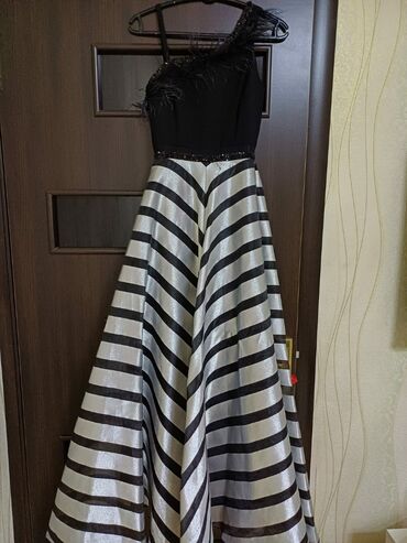 KG - Evening dress, Maksi, S (EU 36)