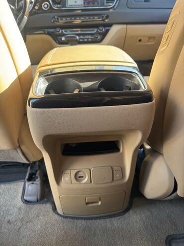 Kia: Kia Carnival: 2019 г., 2.2 л, Автомат, Дизель, Минивэн — 9