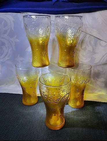 Čaše: Case nove Coca Cola. Case nove,sve na njima odsjaj od — 1