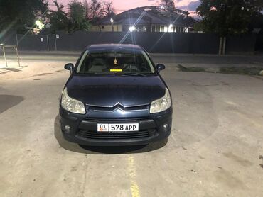 маленькие машины: Хэтчбек Citroën C4 тёмно-синего цвета, представленный на фотографиях