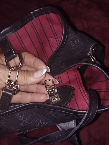 Torba nošena par puta Louis Vuitton