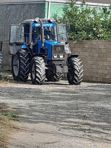 Kənd təsərrüfatı maşınları: Yaxşı vəziyyetde 2014 traktordu