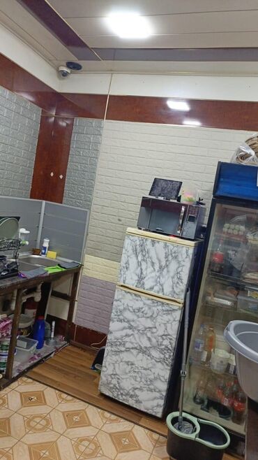 купить готовый бизнес в баку: Hazır biznes satılır. İçərisində soyuducu, stol və oturacaqlar