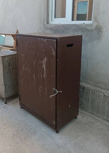 Другая техника для кухни: Металлический шкаф для газовых баллонов почти новый Толщина металла 2м