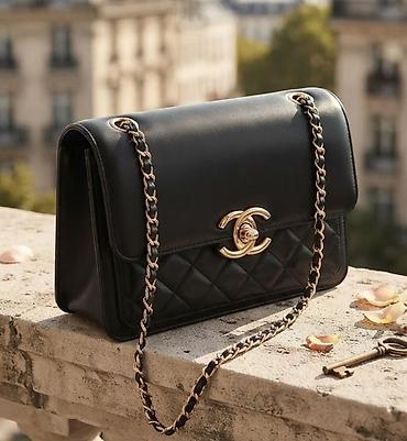 plastificirane ikonice: Chanel klasična torba sa lančanim kaišem - Model: Elegantna flap — 1