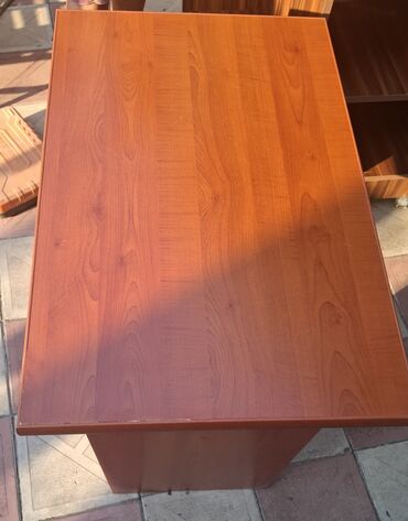 Bra, divar lampaları: Şüşə kölgəli, şirli metal əsaslı, dekorativ qızılı detallı bir divar — 7