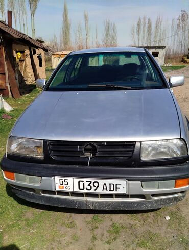 Volkswagen: Volkswagen Vento: 1993 г., 1.8 л, Механика, Бензин, Седан