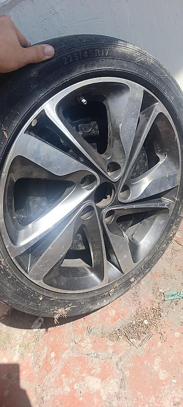 4 bolt r17: 17" yüngül lehimli disk və təkər komplekti - Disk: 5 cıvata dəliyi — 1