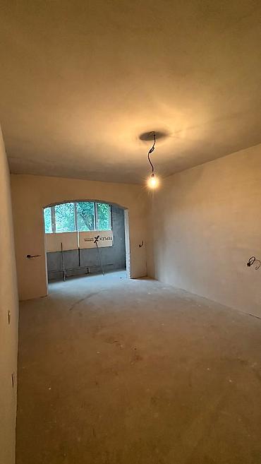 1 комната, 44 м², Кызыл Аскер 105 серия, 1 этаж, Требуется ремонт