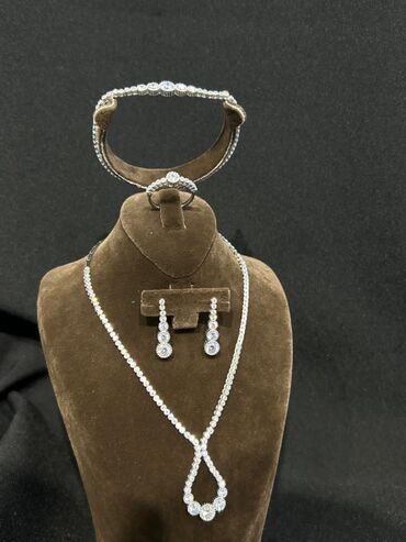 Bijuteriya dəstləri: Zərif gümüş bəzək dəsti - Üzük – Kəpənək formalı, parlaq daşlarla — 9