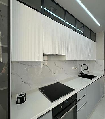 Sifarişlə mətbəx mebeli: Sifarişlə mətbəx dəsti, Özü çəkən petlələr, Mat laminat, Kredit yoxdur, Pulsuz çatdırılma, Rayonlara çatdırılma — 24