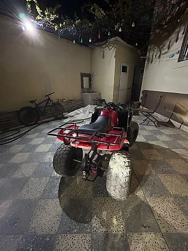atv moped: ATV kros qvadrasi – qırmızı/qara rəngdə, ön və arxa baqaj çərçivələri — 2