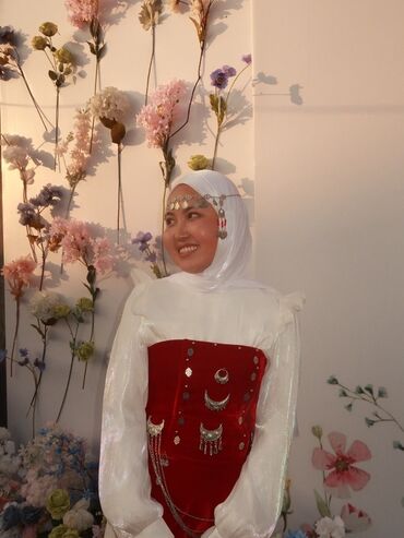 свадеб платье: Кыз узатууга көйнөк, M, Колдонулган, түсү - Кызыл
