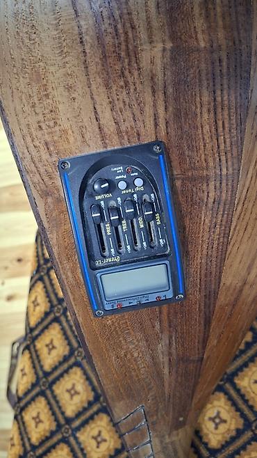 Саз: Elektro saz — akustik-elektrik xalq aləti İdeal vəziyyətdədir . Çox az — 5