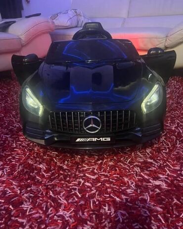 usaq ucun gelinlik: Qara rəngli, Mercedes-AMG stilində uşaq elektrik avtomobili. İşıqları
