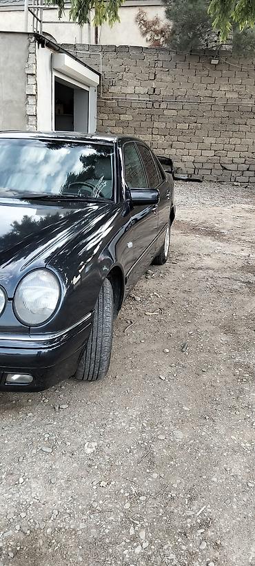 mersedes b: Mercedes-Benz E-Class: 2.2 l | 1999 il Sedan — 2
