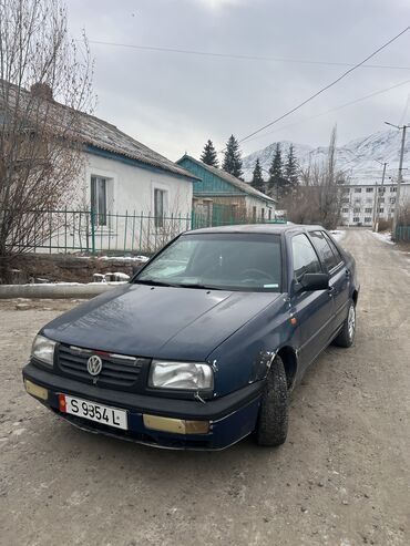 Volkswagen: Volkswagen Vento: 1994 г., 1.8 л, Механика, Бензин, Седан