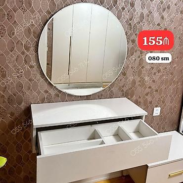 зеркало на стену: Ağ rəngli makiyaj masası və dairəvi güzgü dəsti. Xüsusiyyətlər: - — 1