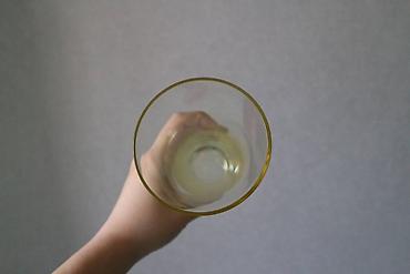 Вазы: Винтажная стеклянная ваза/стакан Один нюанс: очень мелкий скол по краю — 7