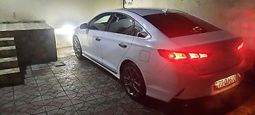 sonata 2003: Hyundai Sonata – ağ rəngli, sedan kuzovlu. Şık və aerodinamik dizayn — 4