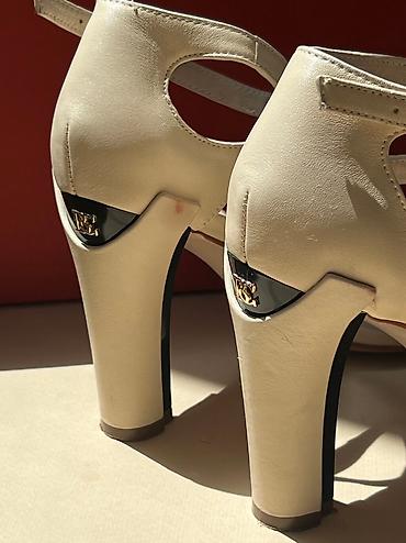 Босоножки, сандалии, шлепанцы: Босоножки, 38, Basconi, Б/у, цвет - Бежевый, Самовывоз — 4