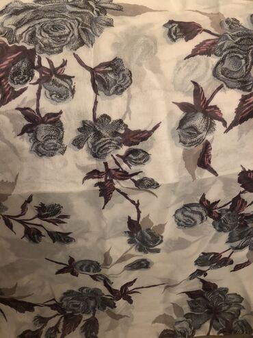 Parçalar: Parçalar. Donluq və xalatlıq. Trikotinlər-35 man,ipək-25,30 man — 3