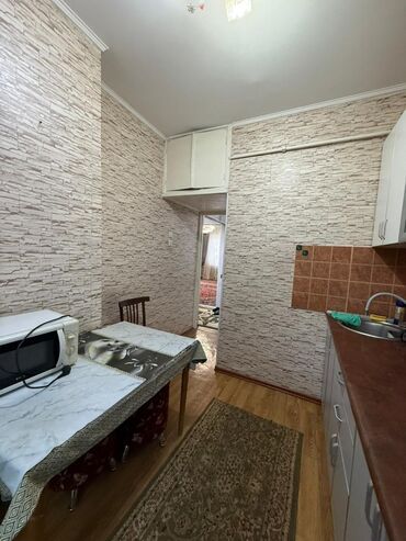снять квартиру без риэлтора: 2 комнаты, 52 м², 105 серия, 1 этаж, Косметический ремонт