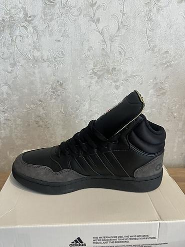 Мужская обувь: Adidas Hoops 3.0 Mid – kişi basketbol stilində idman ayaqqabısı — 3